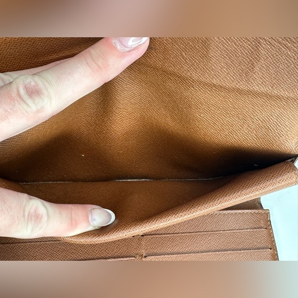 Louis Vuitton International Wallet - Picture 7 of 14